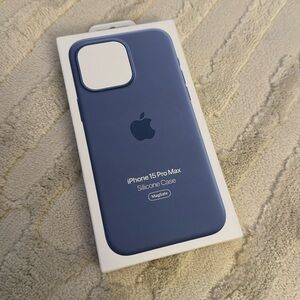 iPhone 15 Pro Max Silicone Case Winter Blue
